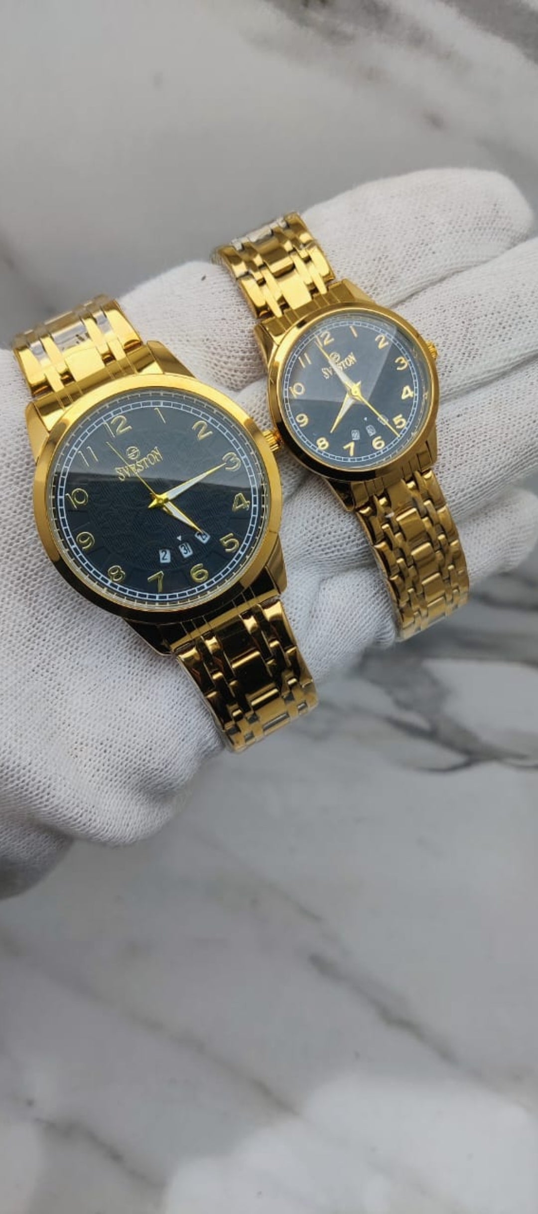 Sveston Gold Couple Watches – Classic Black Dial Luxury Set