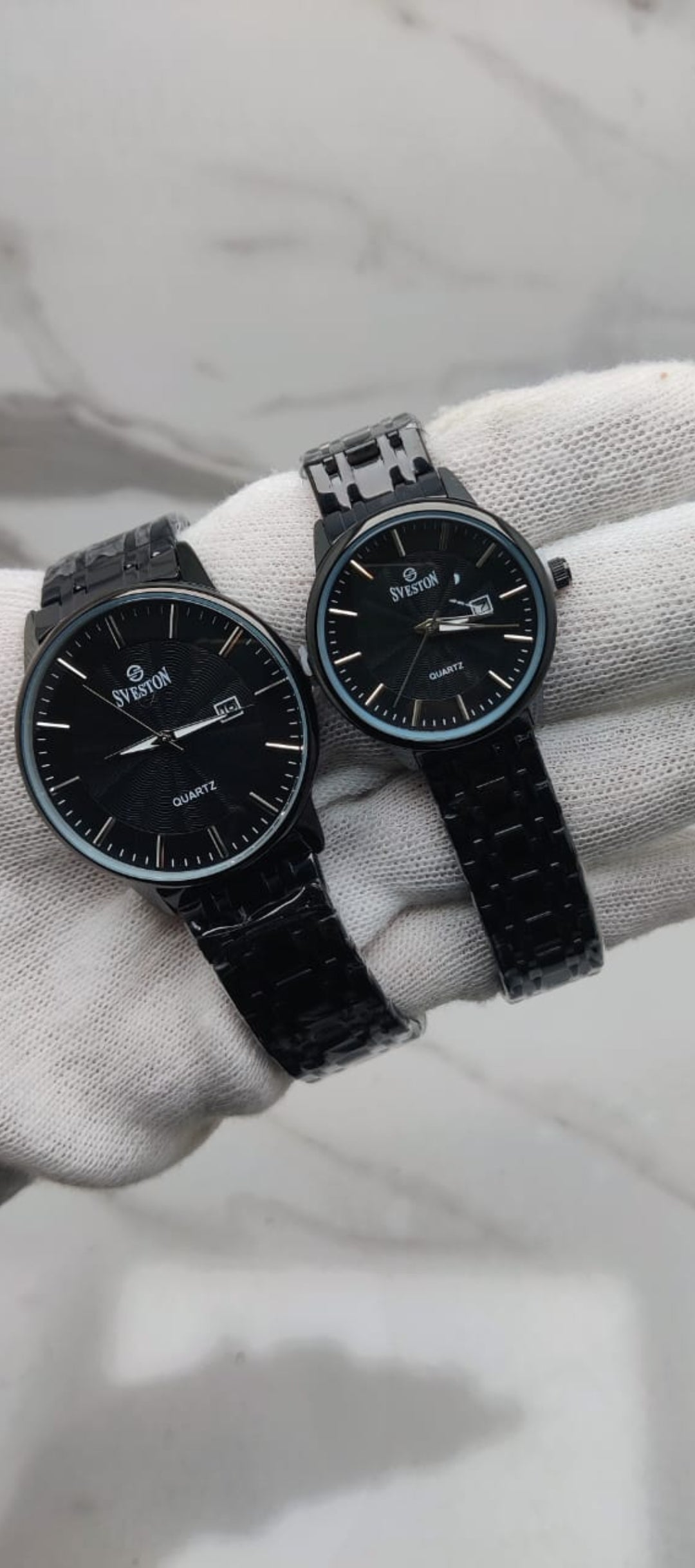 Sveston Gold Couple Watches – Classic Black Dial Luxury Set