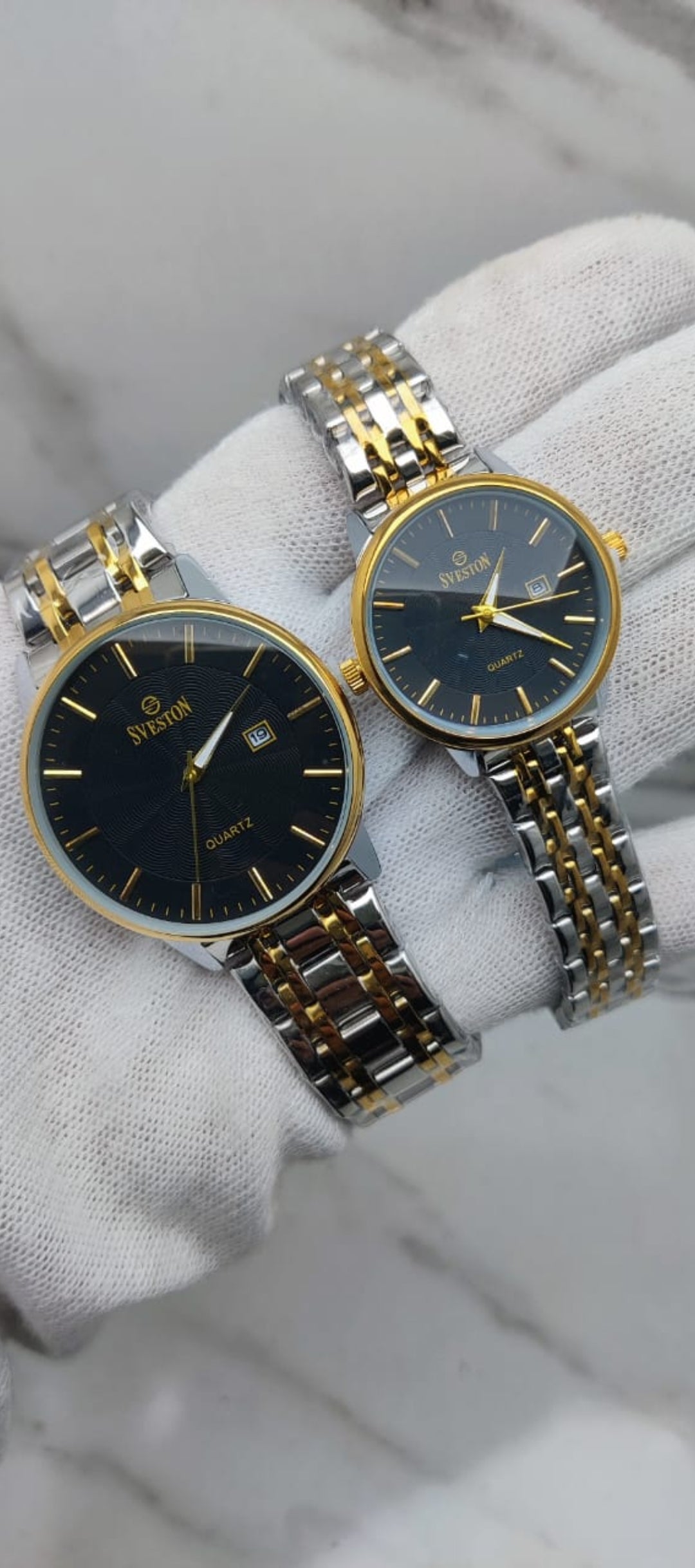 Sveston Gold Couple Watches – Classic Black Dial Luxury Set
